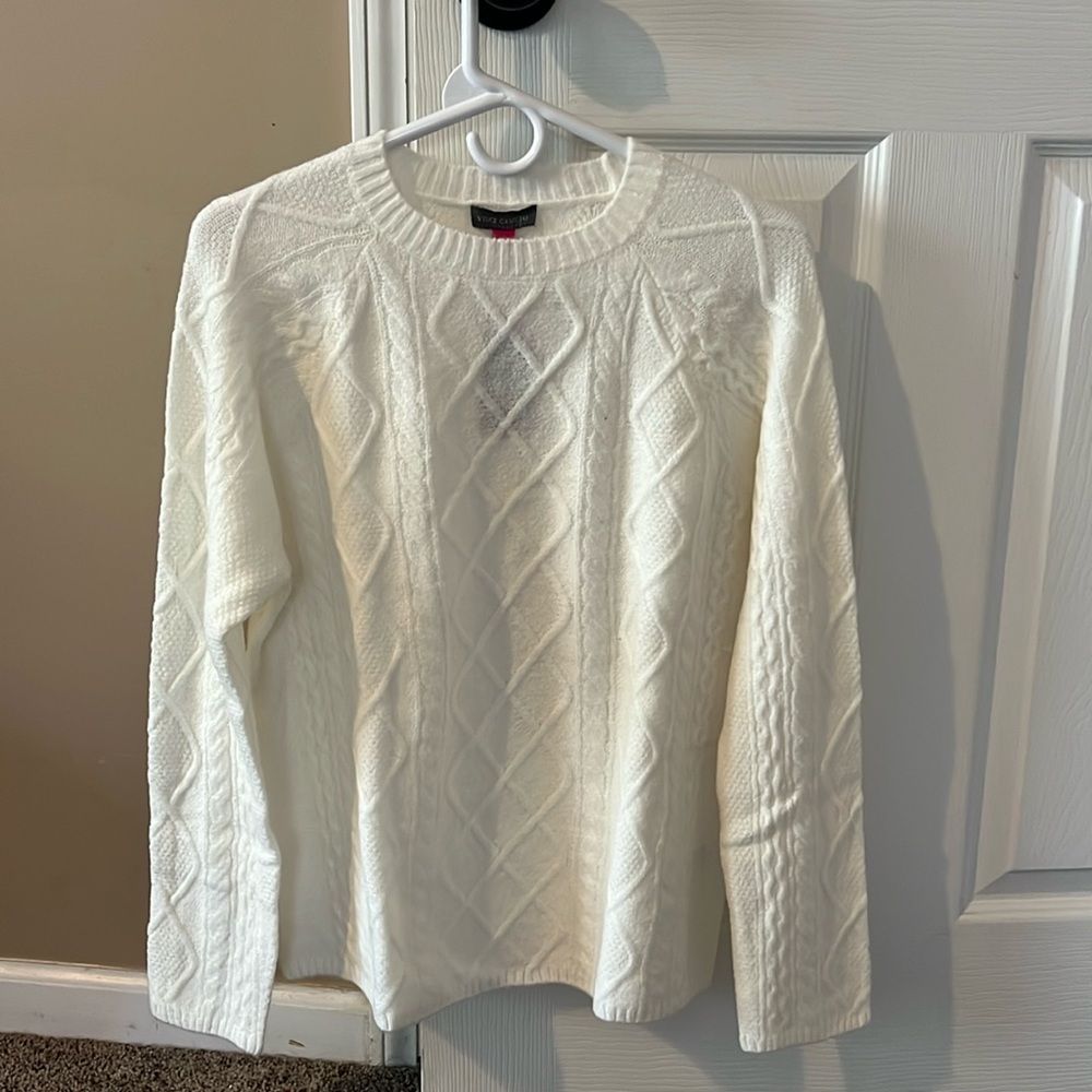 VINCE CAMUTO CABLE SWEATER